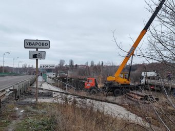 ​В Уварово начались работы по разбору старого моста через реку Ворона