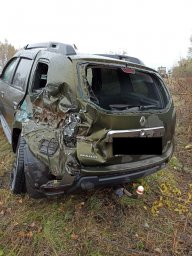 В Тамбовской области водитель грузовика врезался в стоящую на обочине легковушку