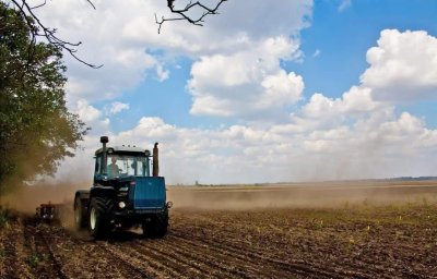 ​На полях Уваровского района продолжаются сельскохозяйственные работы